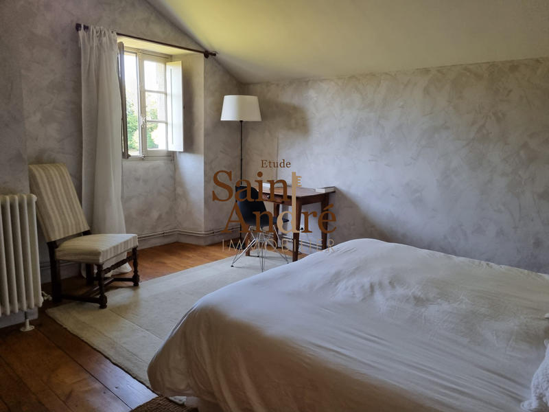 Maison - 370 m² - 6 pièces