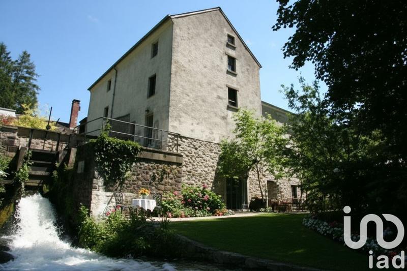 Maison - 1 610 m² - 18 pièces