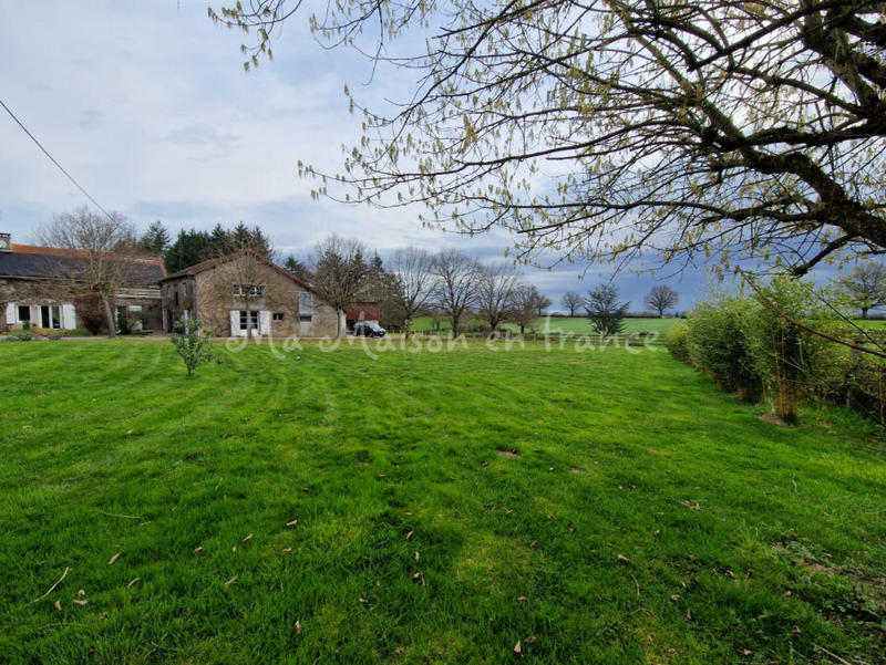 Maison - 451 m² - 12 pièces