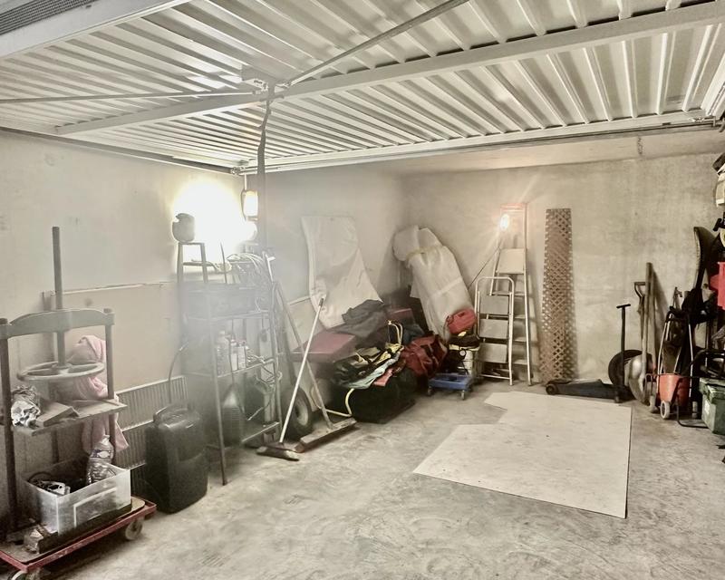 Parking / Garage - 17 m²