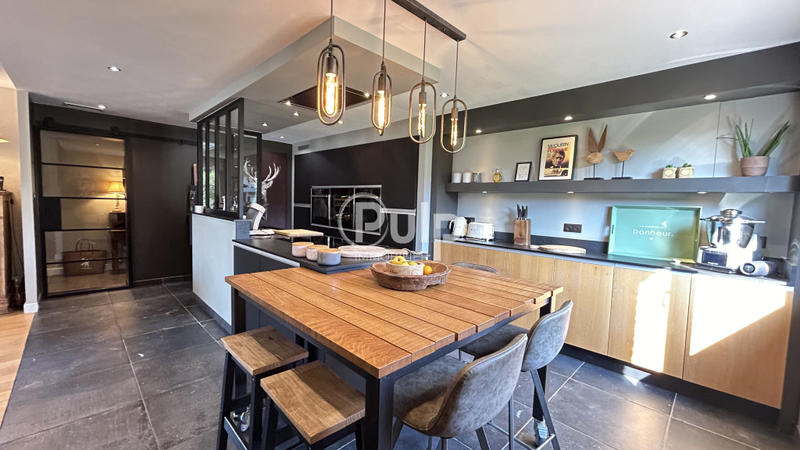 Maison - 180 m² - 6 pièces