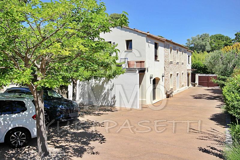 Villa - 260 m² - 6 pièces