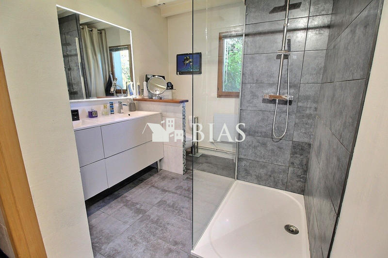 Maison - 220 m² - 7 pièces