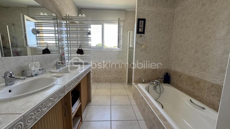 Villa - 181 m² - 8 pièces