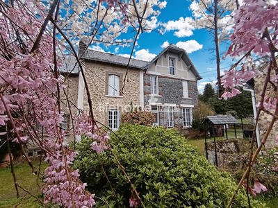 Maison - 200 m² - 6 pièces