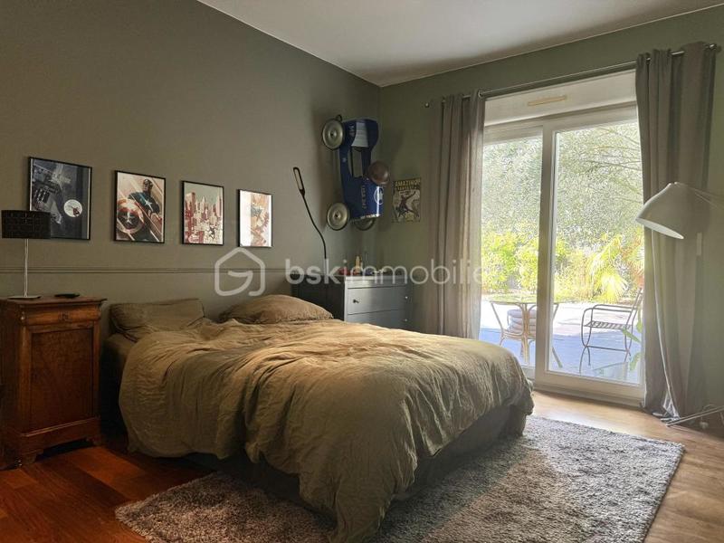 Maison - 250 m² - 8 pièces