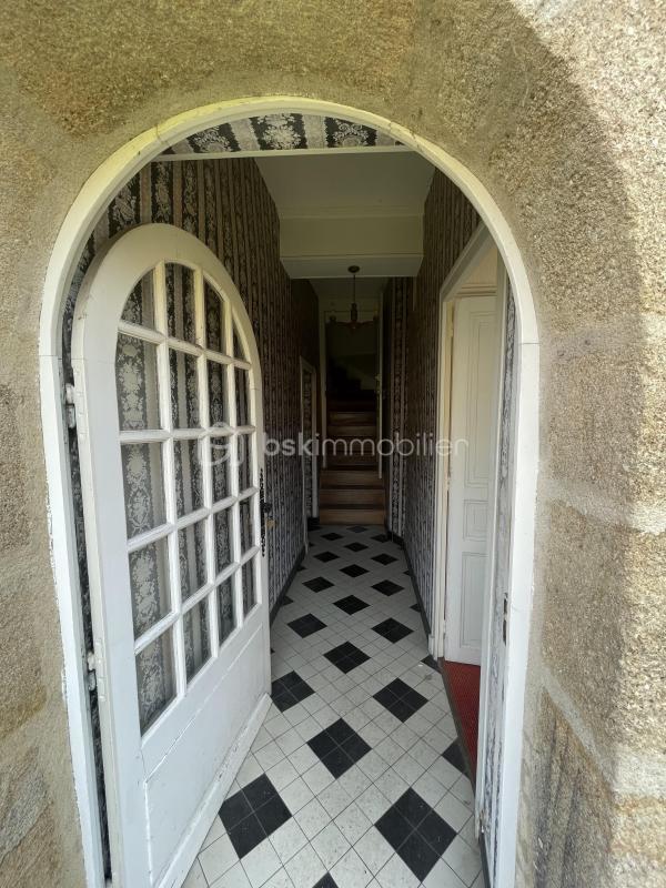 Demeure - 203 m² - 10 pièces