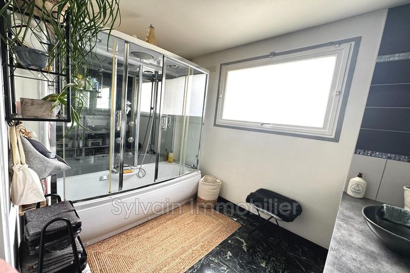 Maison - 182 m² - 6 pièces