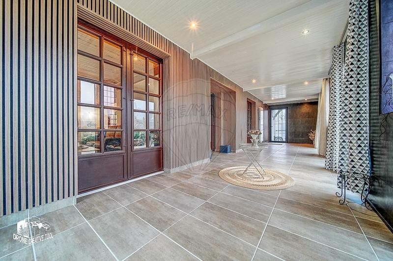 Maison - 275 m² - 8 pièces