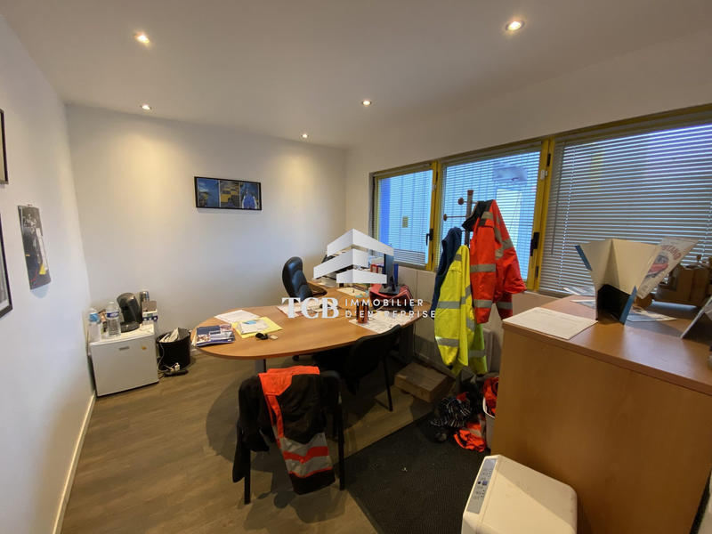 Local d'activités - 330 m²