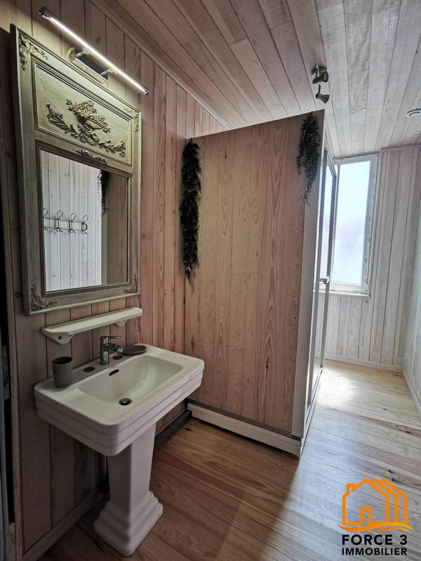 Maison - 250 m² - 11 pièces