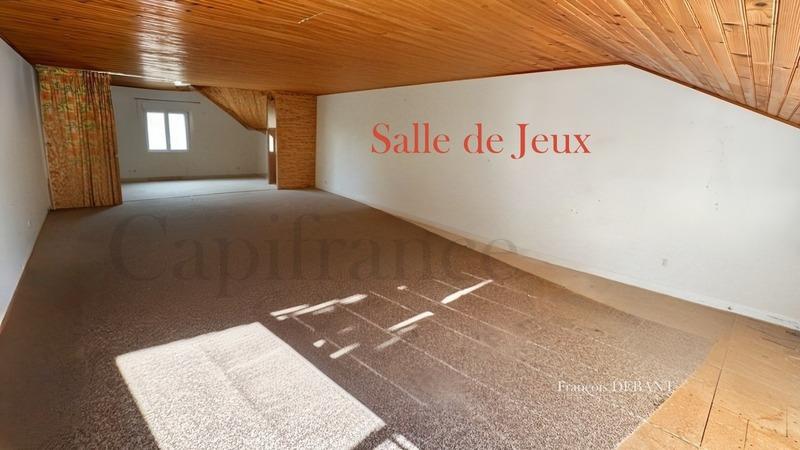 Maison - 203 m² - 8 pièces