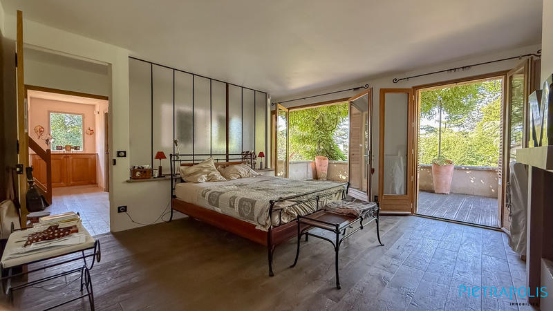 Villa - 310 m² - 9 pièces