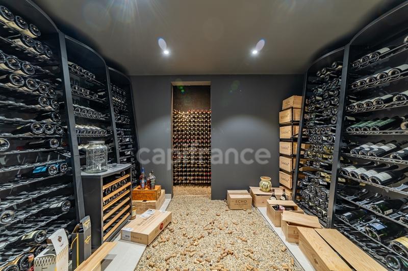 Maison - 400 m² - 12 pièces