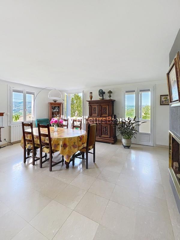 Maison - 145 m² - 7 pièces