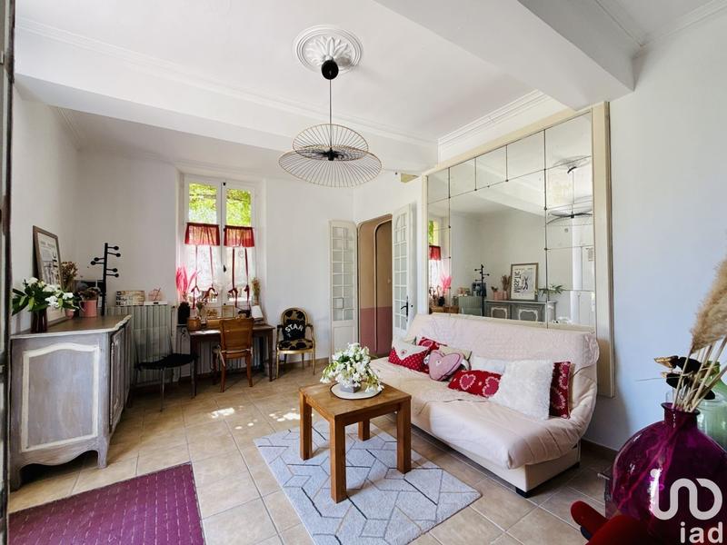 Maison - 1 000 m² - 11 pièces