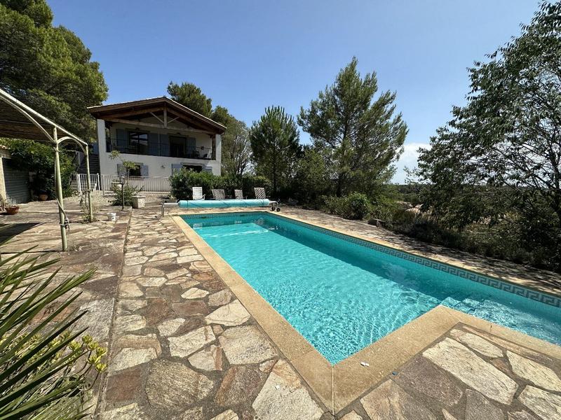 Villa - 211 m² - 9 pièces