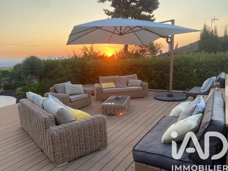 Maison - 192 m² - 6 pièces