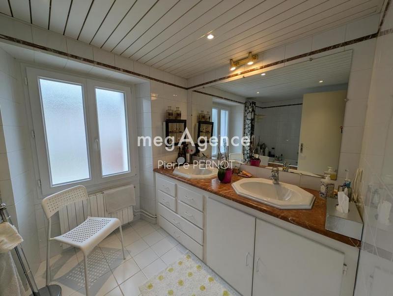 Maison en pierre - 251 m² - 8 pièces