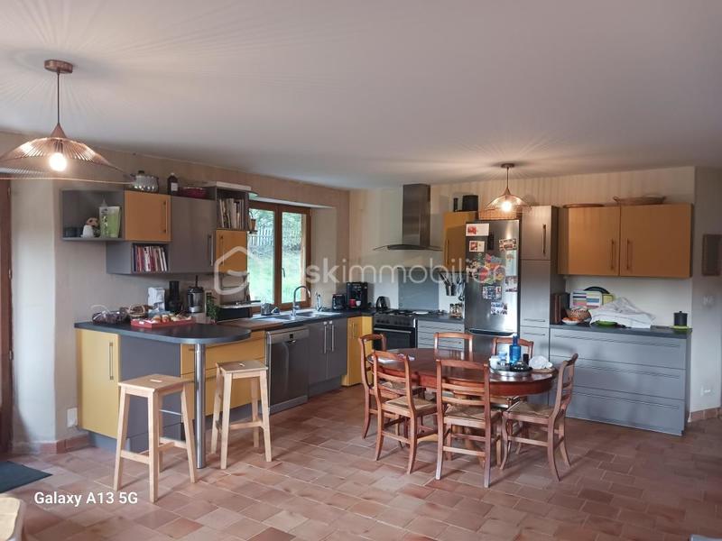 Propriété - 212 m² - 8 pièces