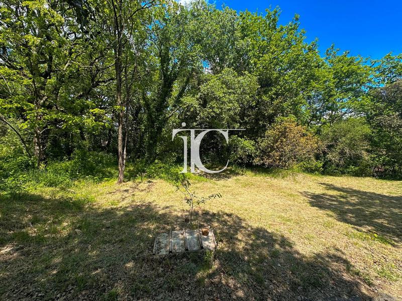 Terrain constructible - 1 040 m²