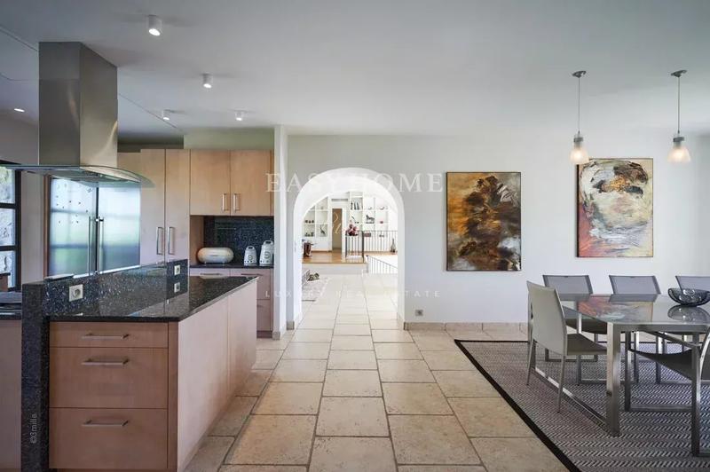 Villa - 380 m² - 10 pièces