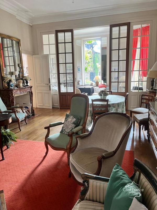 Propriété - 352 m² - 12 pièces