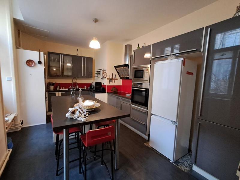 Appartement - 169 m² - 6 pièces