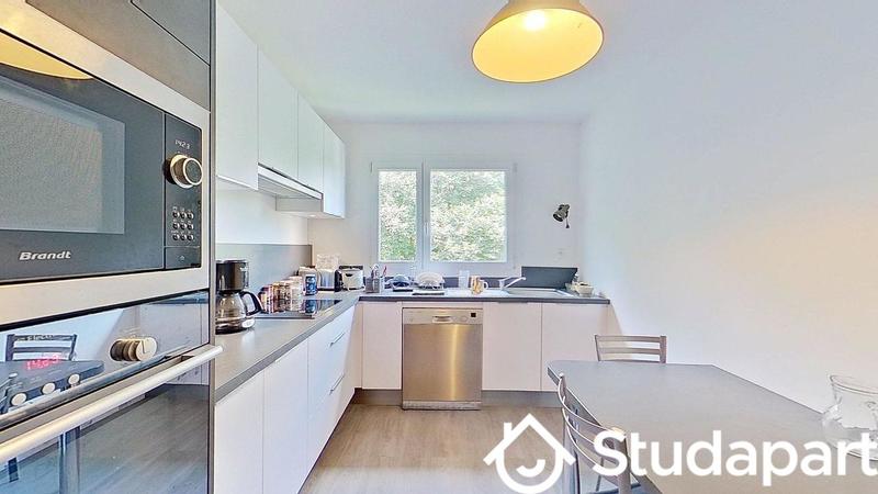 Chambre - 90 m² - 1 pièce