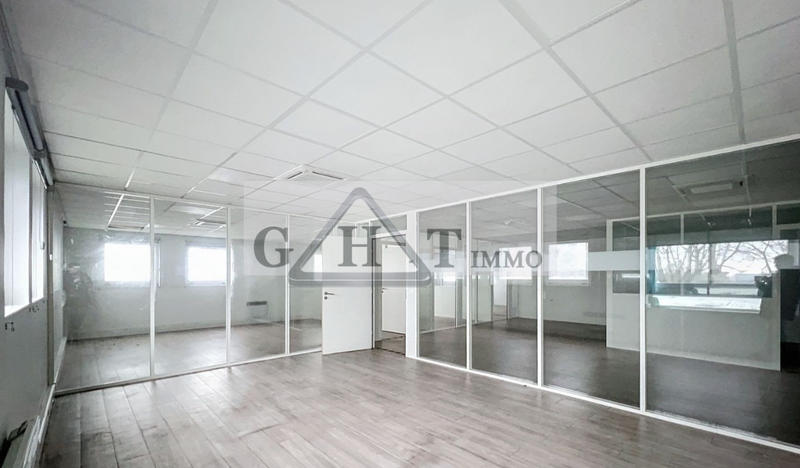 Entrepôt - 1 300 m²