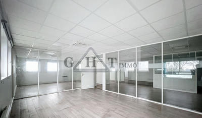 Entrepôt - 1 300 m²