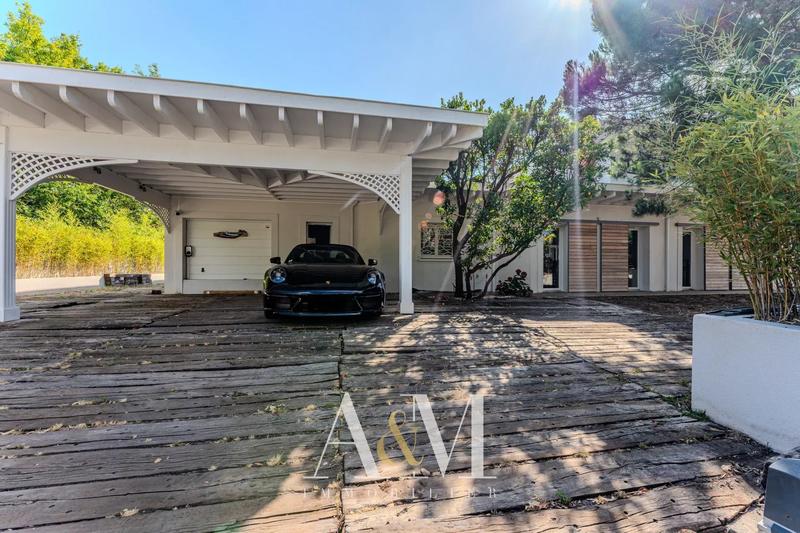 Maison - 350 m² - 10 pièces