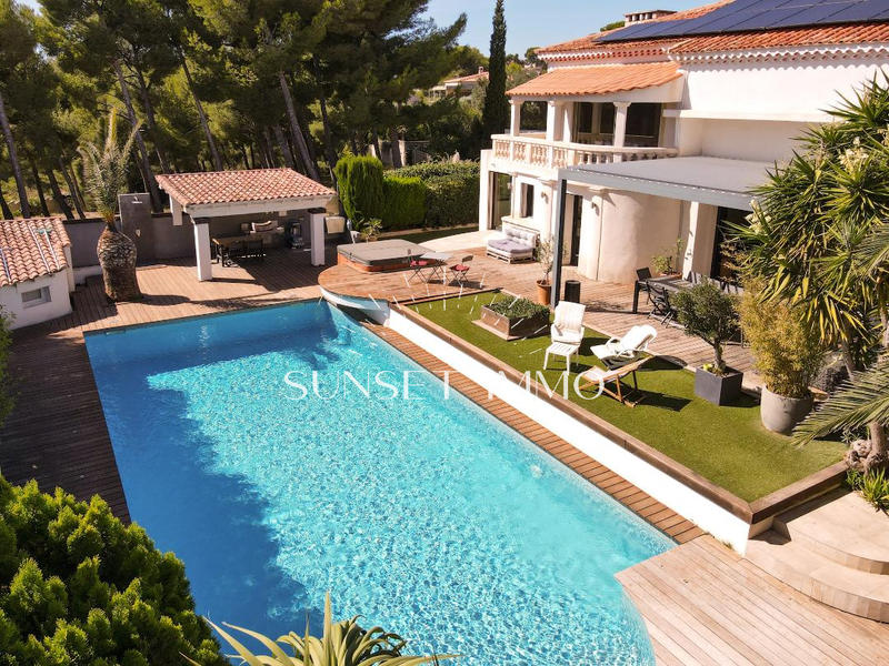 Maison - 273 m² - 7 pièces