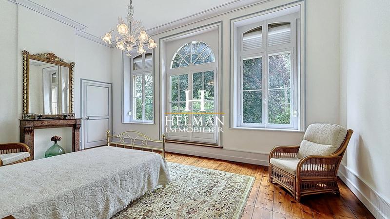 Maison - 300 m² - 8 pièces