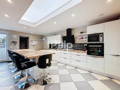 Maison - 200 m² - 7 pièces