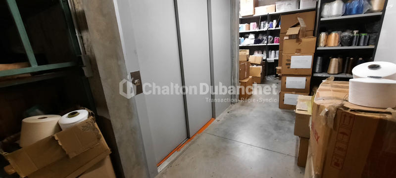Entrepôt - 888 m²