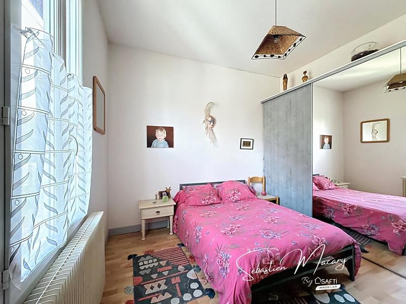 Maison - 229 m² - 9 pièces