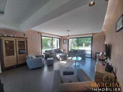Villa - 251 m² - 8 pièces