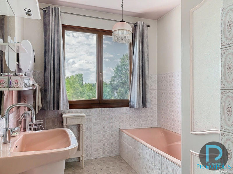 Maison - 202 m² - 6 pièces