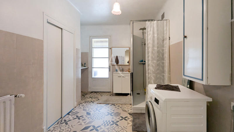 Maison - 255 m² - 8 pièces