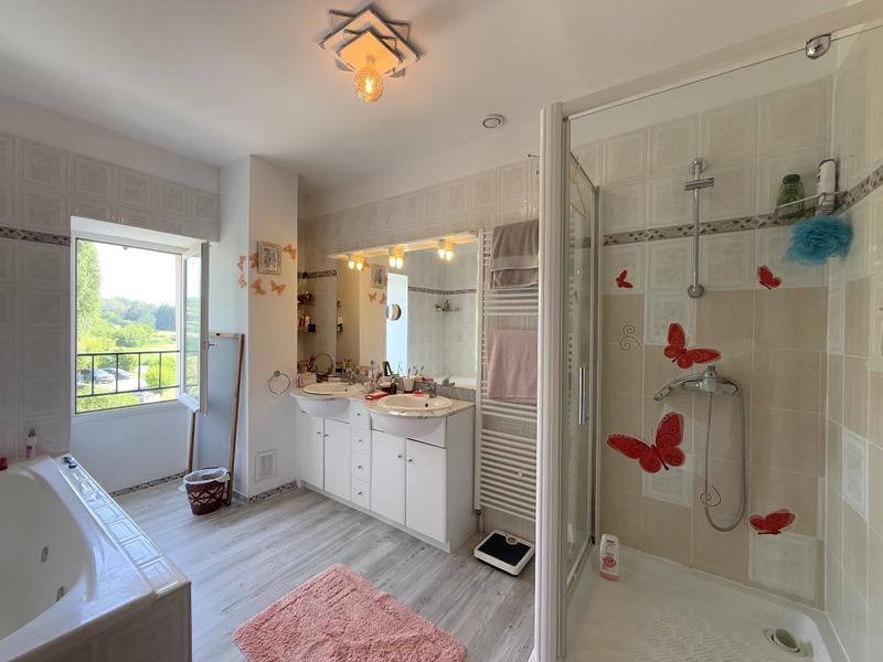 Maison - 300 m² - 7 pièces