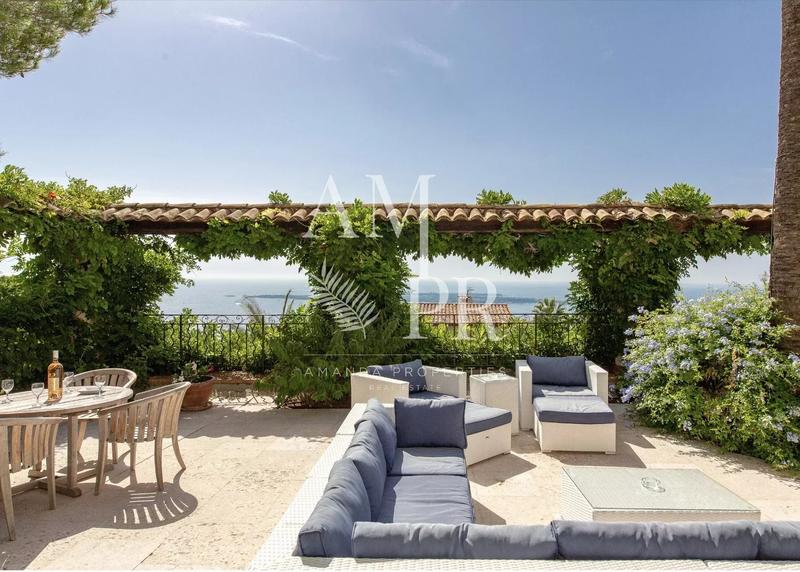 Villa - 355 m² - 8 pièces