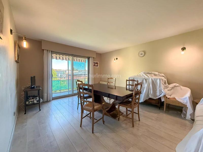 Appartement - 99 m² - 5 pièces