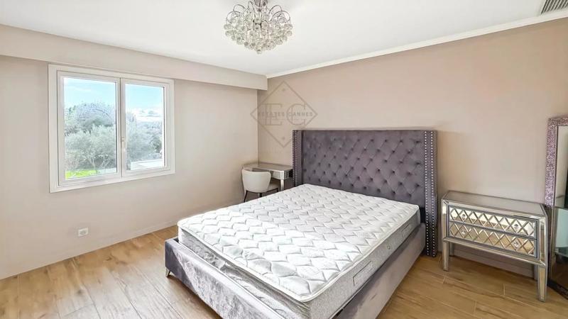 Villa - 220 m² - 5 pièces