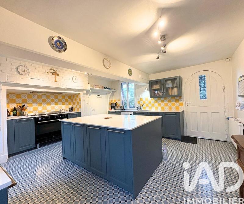 Maison - 305 m² - 8 pièces