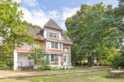 Maison - 269 m² - 10 pièces