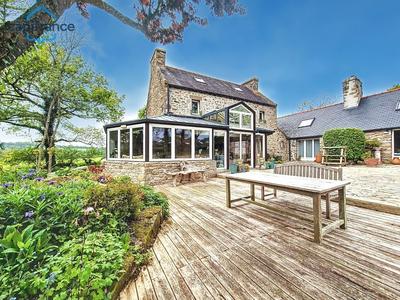 Maison en pierre - 178 m² - 9 pièces