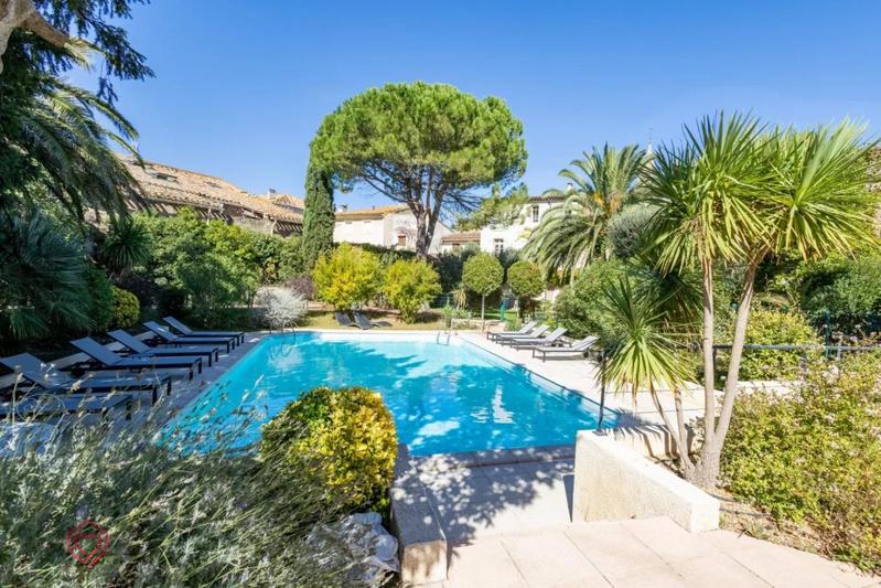 Propriété - 540 m² - 13 pièces