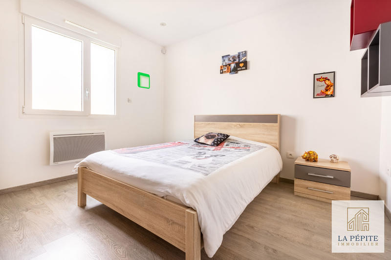 Maison - 240 m² - 8 pièces