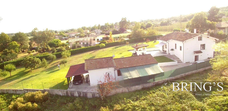 Villa - 166 m² - 8 pièces